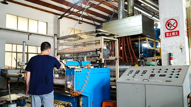 纏繞膜批發(fā)廠家教您調(diào)節(jié)纏繞膜生產(chǎn)模具 纏繞膜批發(fā)廠家教您調(diào)節(jié)纏繞膜生產(chǎn)模具